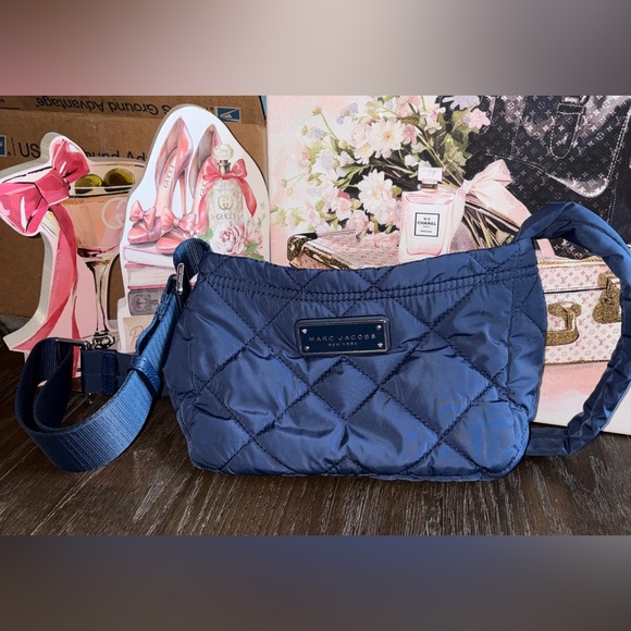 Marc Jacobs Quilted Navy Utility Messenger Bag with Adjustable straps - Picture 3 of 9